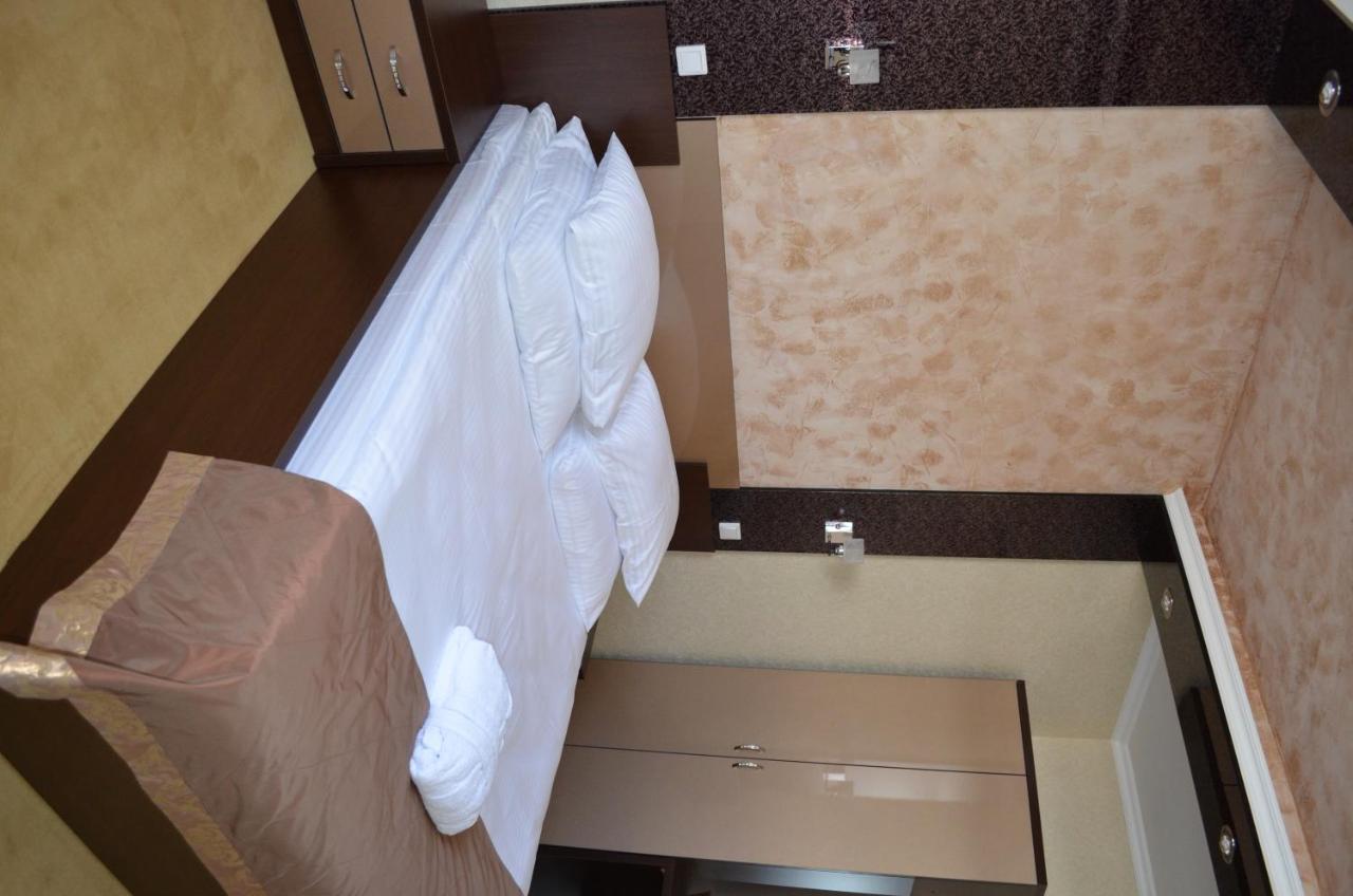 Mereke Hotel Ustʼ-Kamenogorsk Eksteriør billede