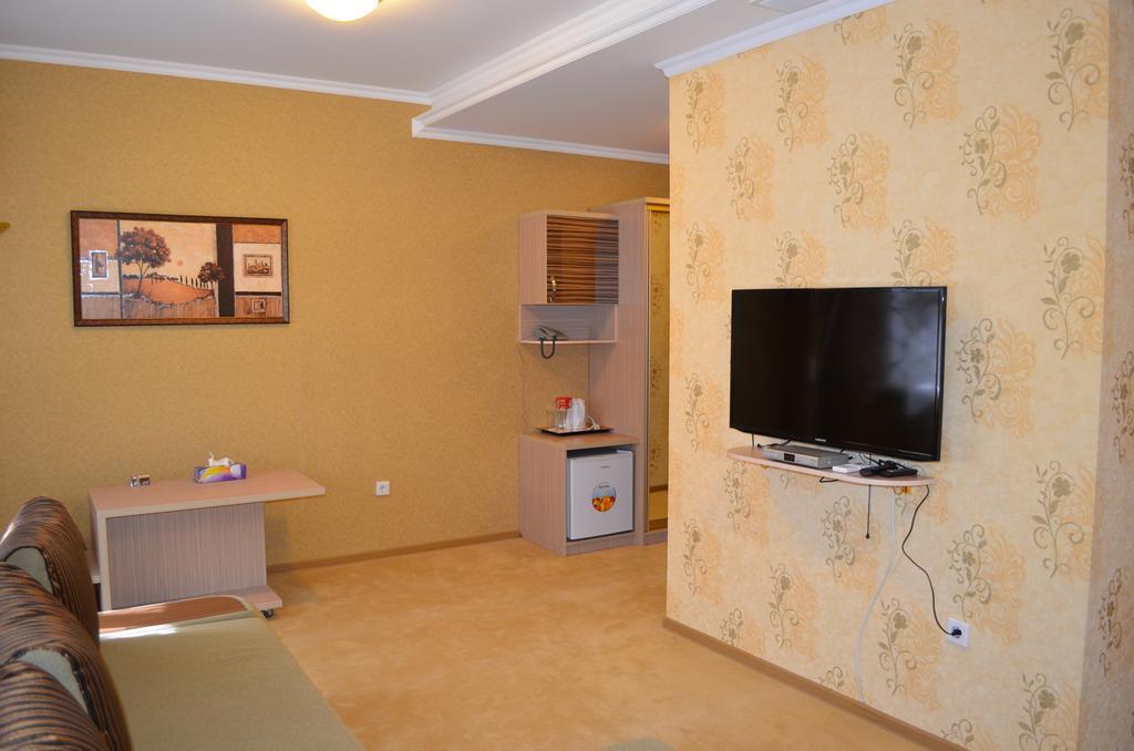 Mereke Hotel Ustʼ-Kamenogorsk Værelse billede
